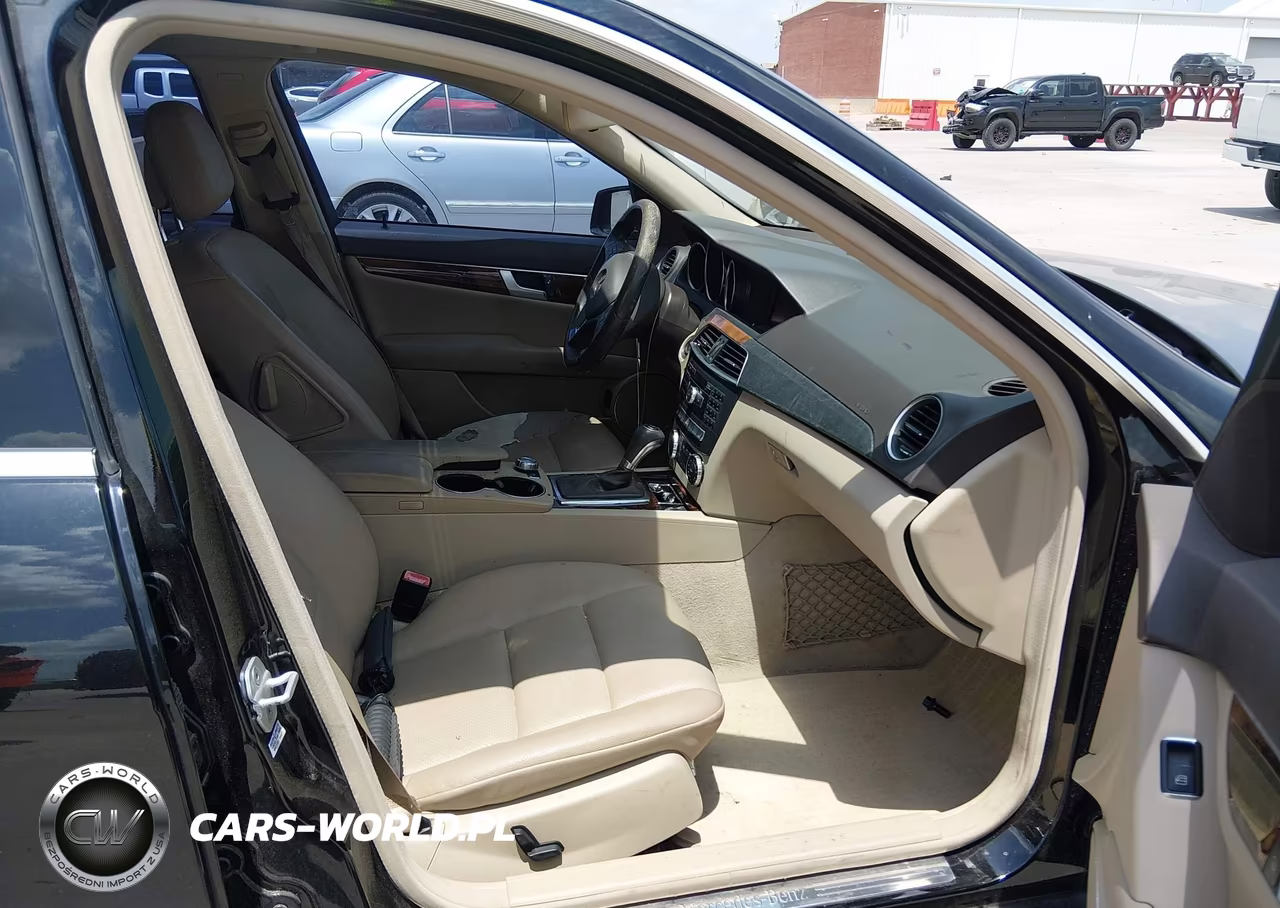 2014 Mercedes-Benz C 250 Sport VIN:WDDGF4HBXER316184 - 5