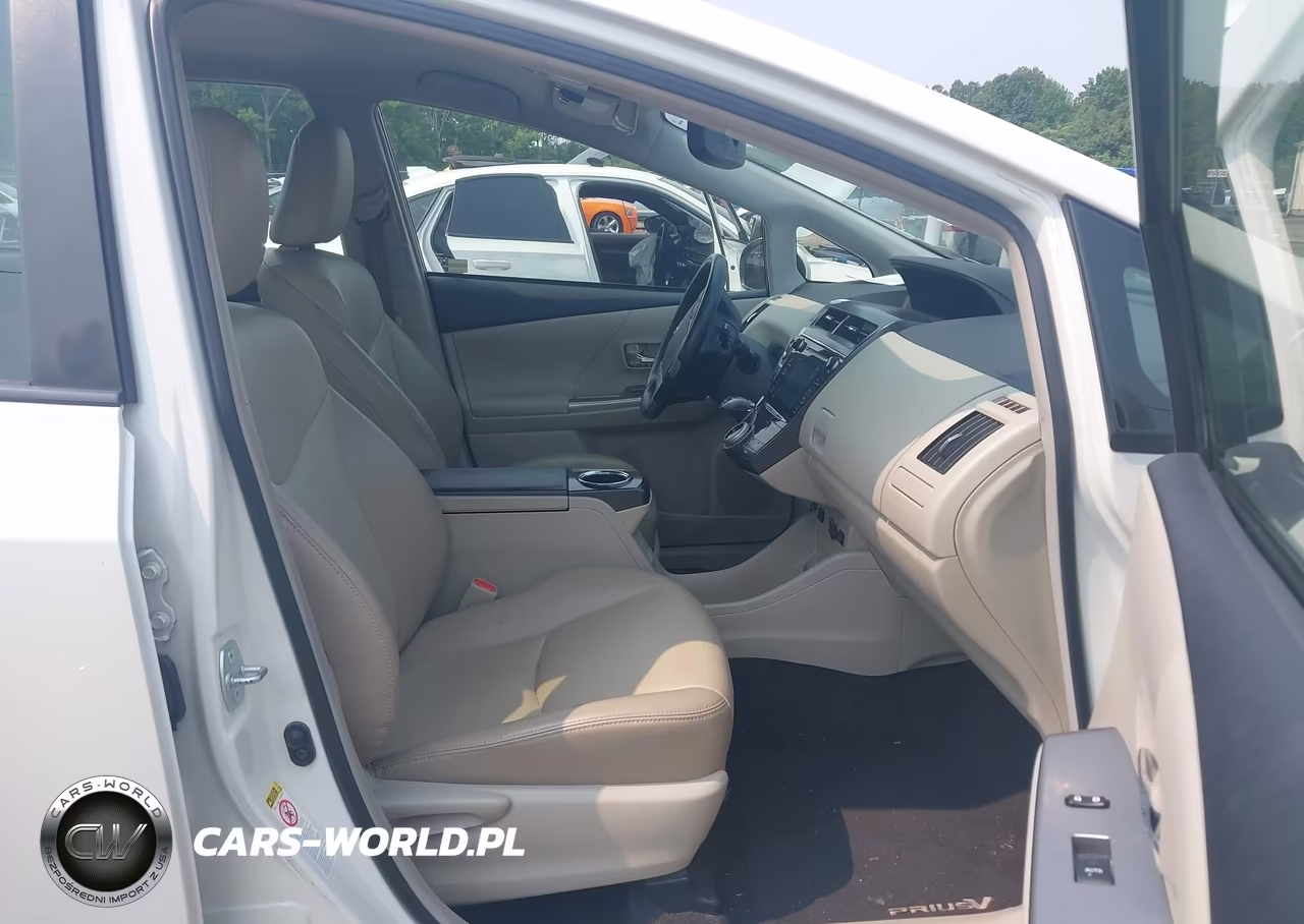 2017 Toyota Prius V Five VIN:JTDZN3EUXHJ064607 - 5
