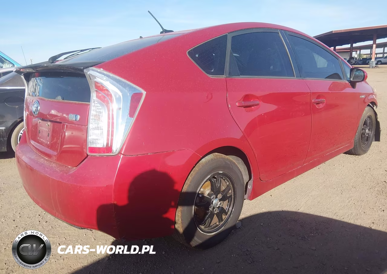2014 Toyota Prius Three VIN:JTDKN3DU8E1774717 - 4