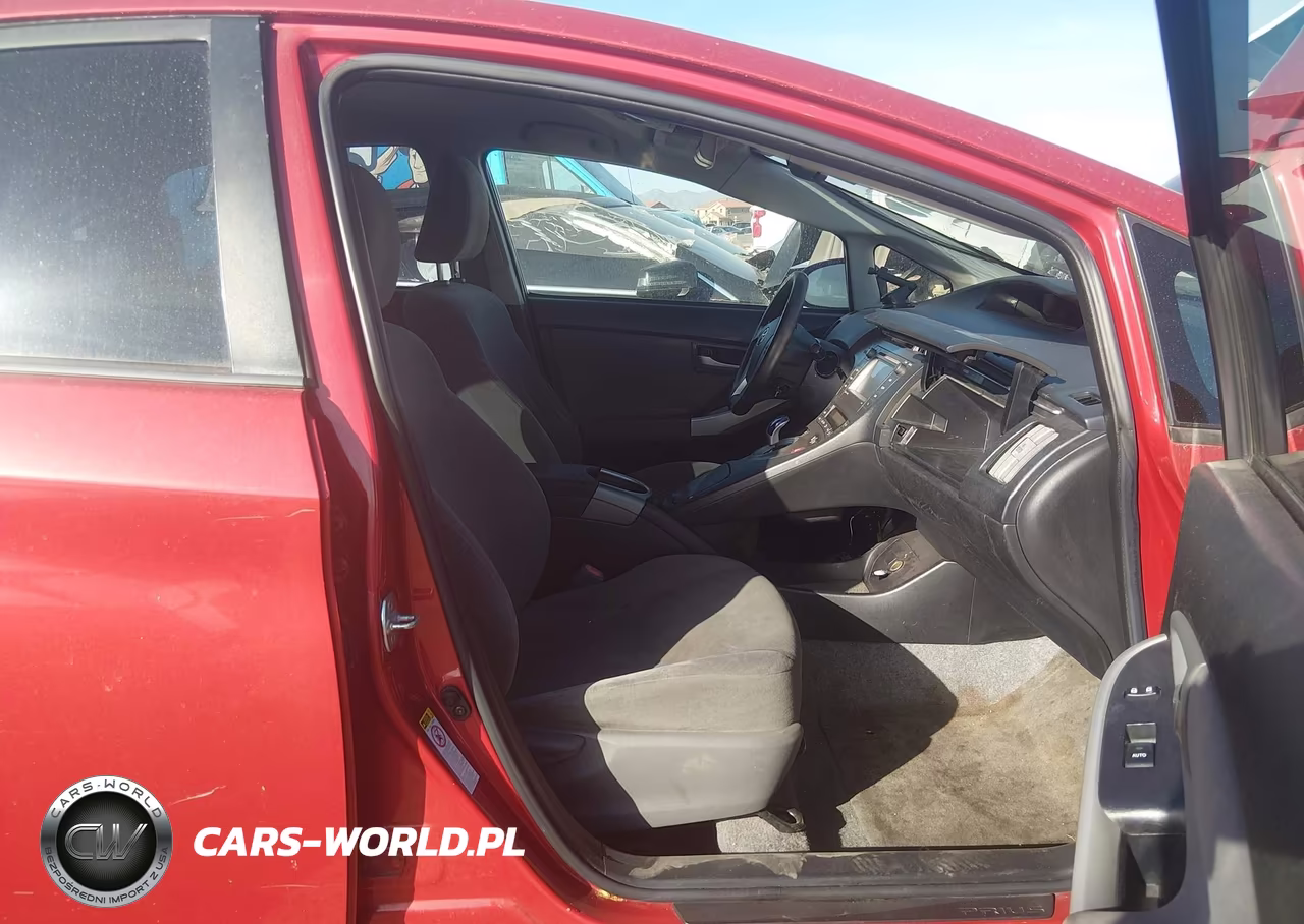 2014 Toyota Prius Three VIN:JTDKN3DU8E1774717 - 5