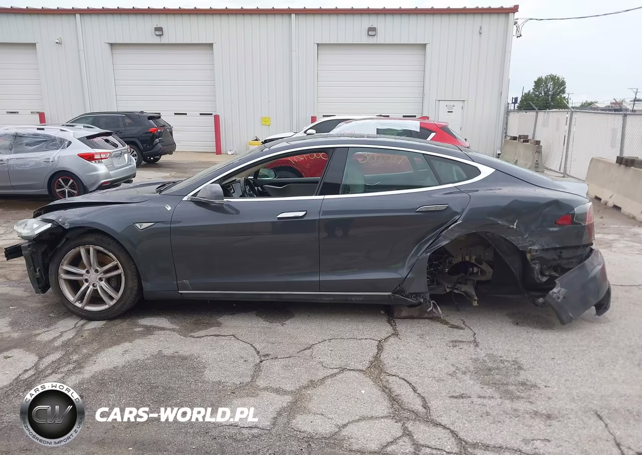2015 Tesla Model S VIN:5YJSA1H27FF080313 - 13