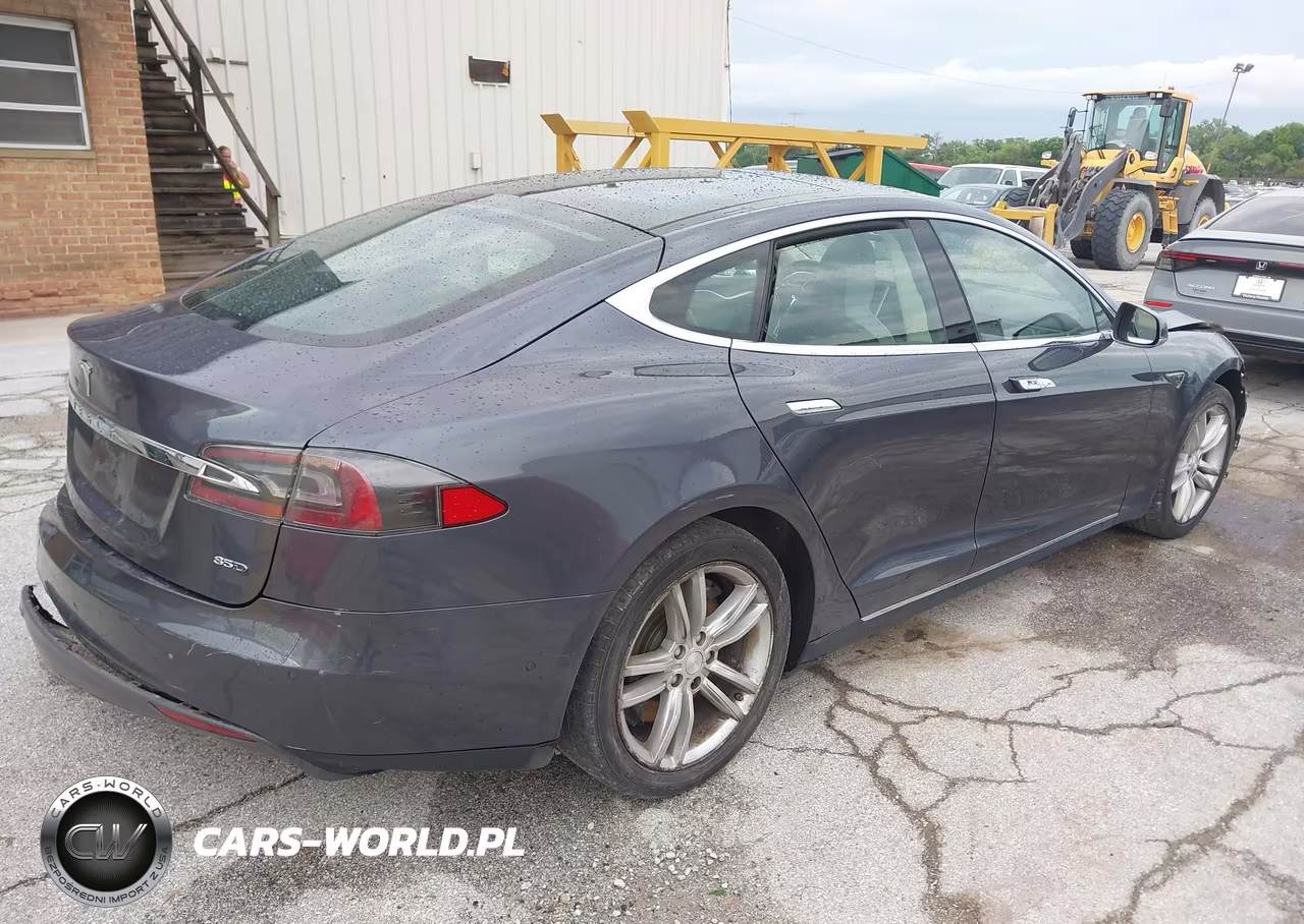 2015 Tesla Model S VIN:5YJSA1H27FF080313 - 4