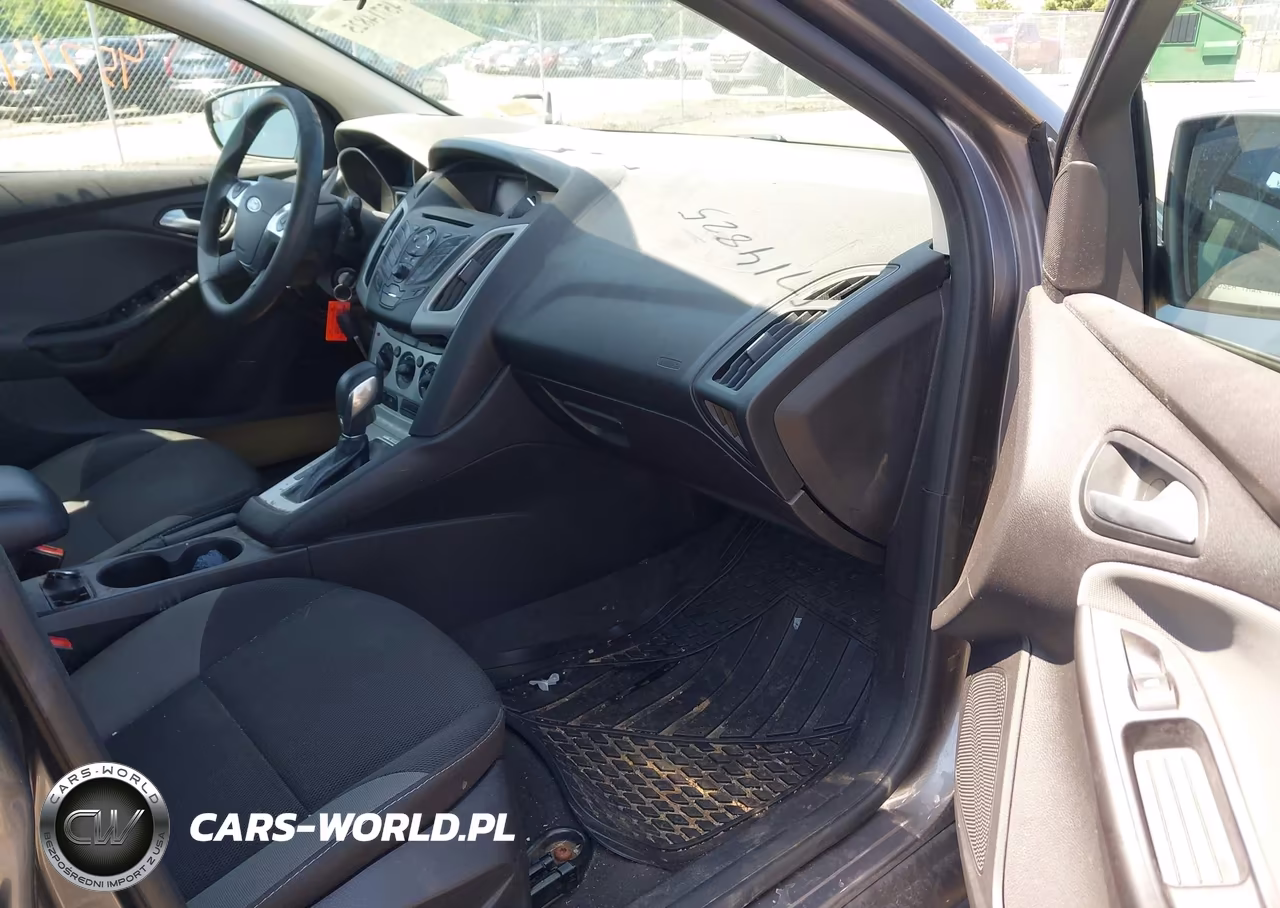 2014 Ford Focus Se VIN:1FADP3K22EL360993 - 5