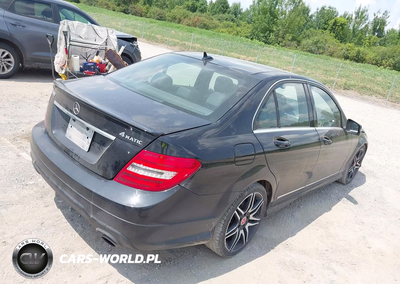 2013 Mercedes-Benz C 300 Sport 4Matic VIN:WDDGF8AB5DR248179 - 4