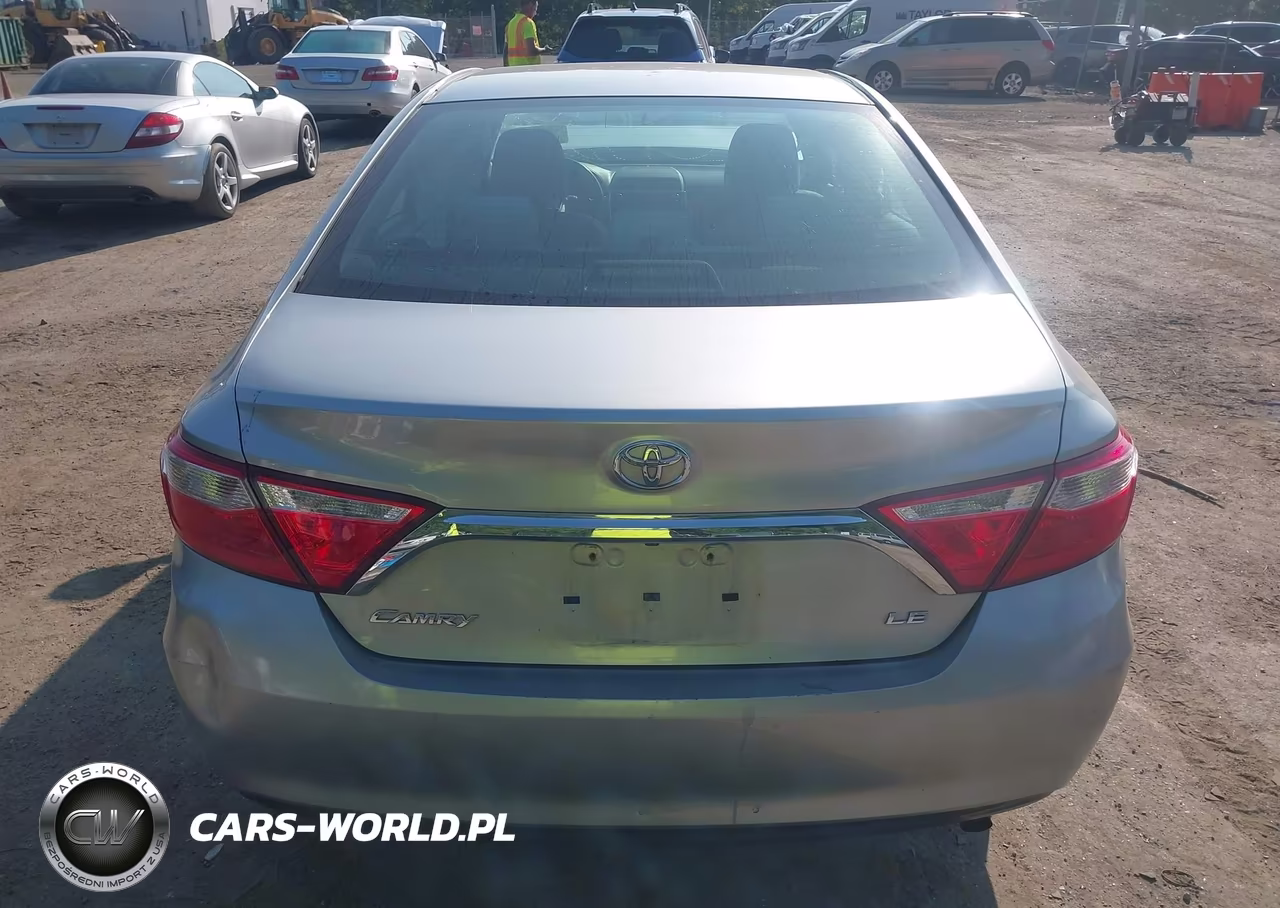 2017 Toyota Camry Le VIN:4T1BF1FK9HU379036 - 16