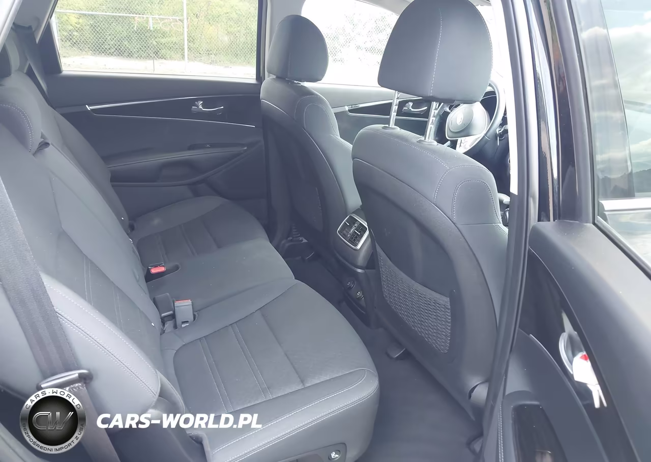 2020 Kia Sorento 3.3L S VIN:5XYPGDA57LG697077 - 8