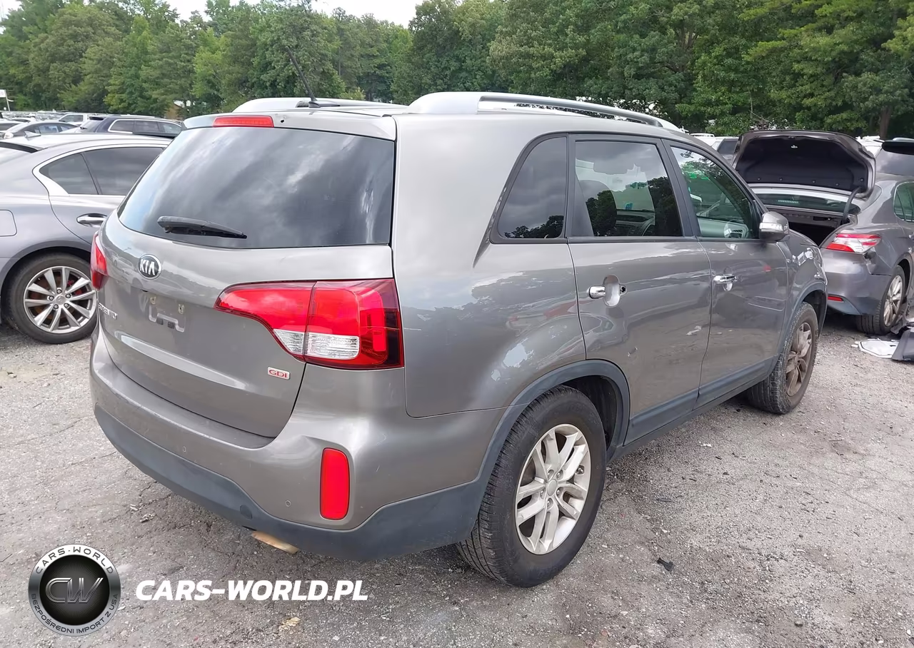 2015 Kia Sorento Lx VIN:5XYKT3A60FG557594 - 4