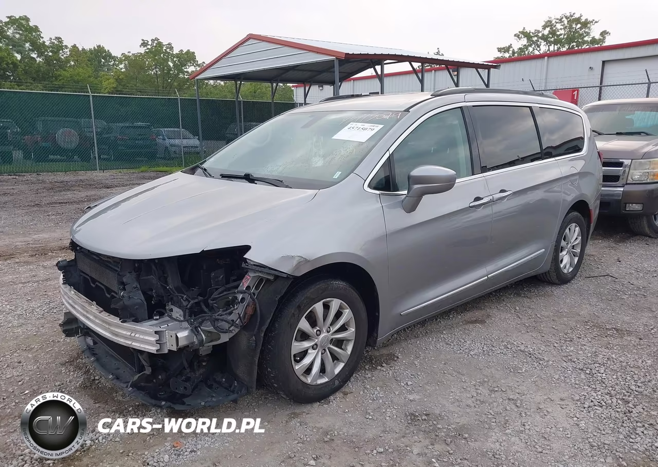 2017 Chrysler Pacifica Touring-L VIN:2C4RC1BGXHR576176 - 2