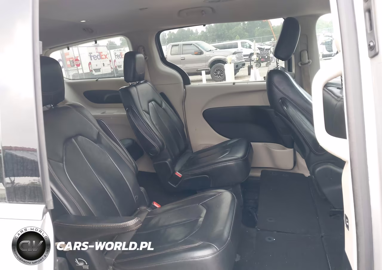 2017 Chrysler Pacifica Touring-L VIN:2C4RC1BGXHR576176 - 8