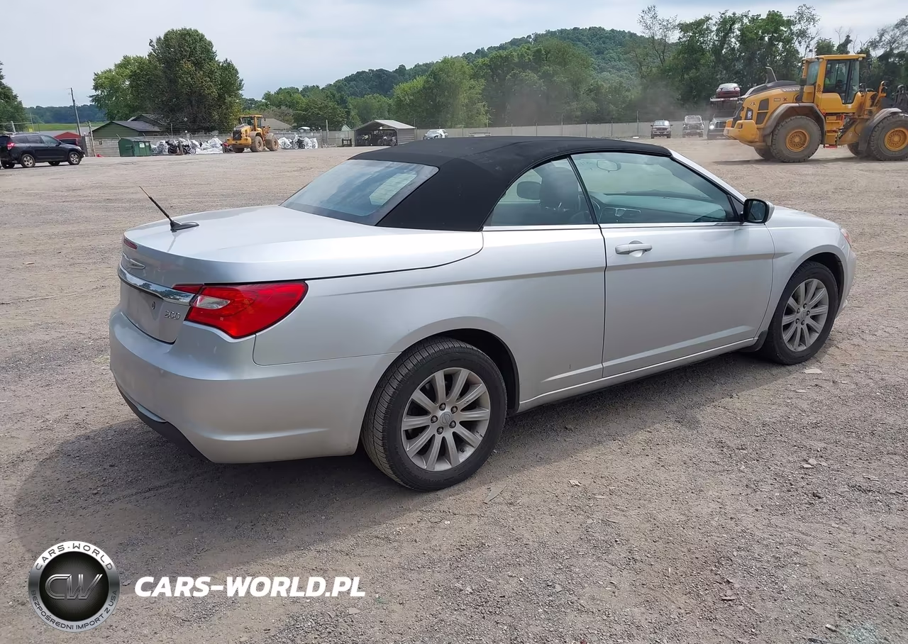 2012 Chrysler 200 Touring VIN:1C3BCBEB8CN134255 - 4