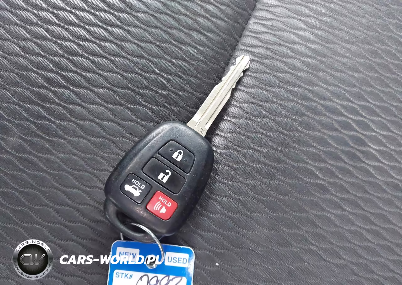 2018 Toyota Corolla Le VIN:2T1BURHE0JC119305 - 11