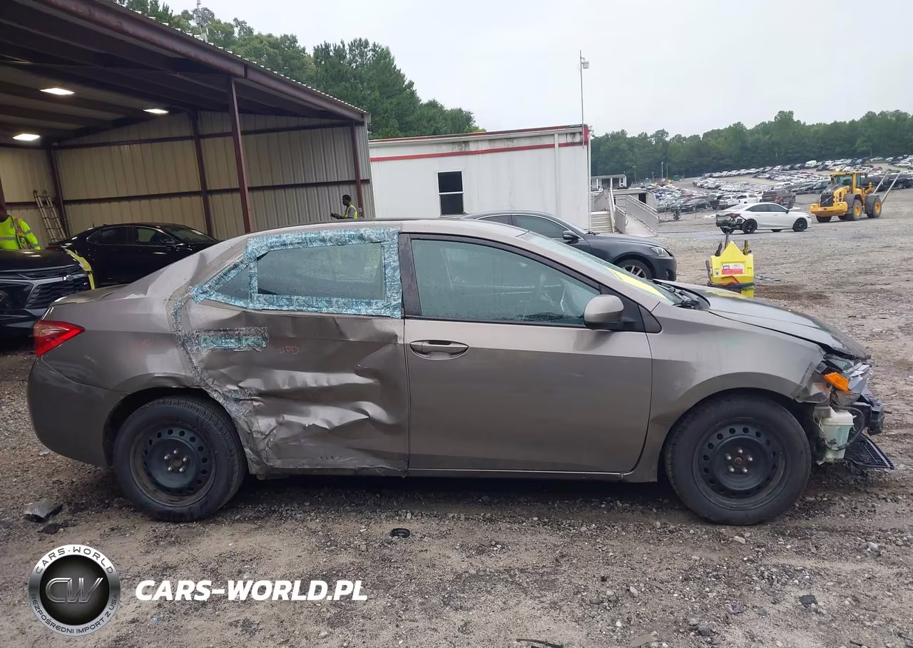 2018 Toyota Corolla Le VIN:2T1BURHE0JC119305 - 13