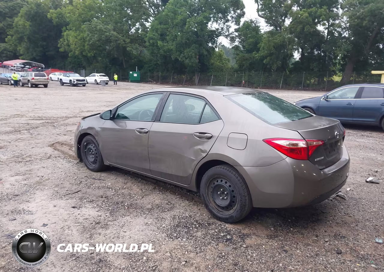2018 Toyota Corolla Le VIN:2T1BURHE0JC119305 - 3