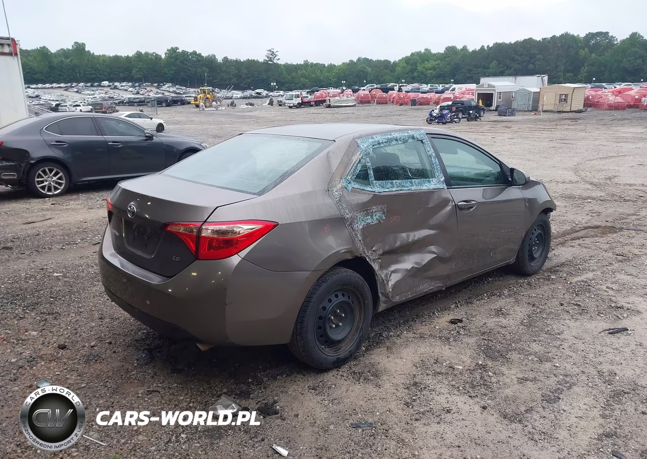 2018 Toyota Corolla Le VIN:2T1BURHE0JC119305 - 4