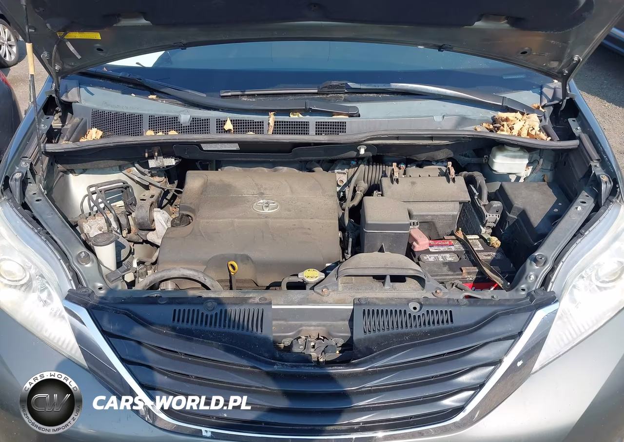 2011 Toyota Sienna Le V6 VIN:5TDKK3DC6BS097813 - 10