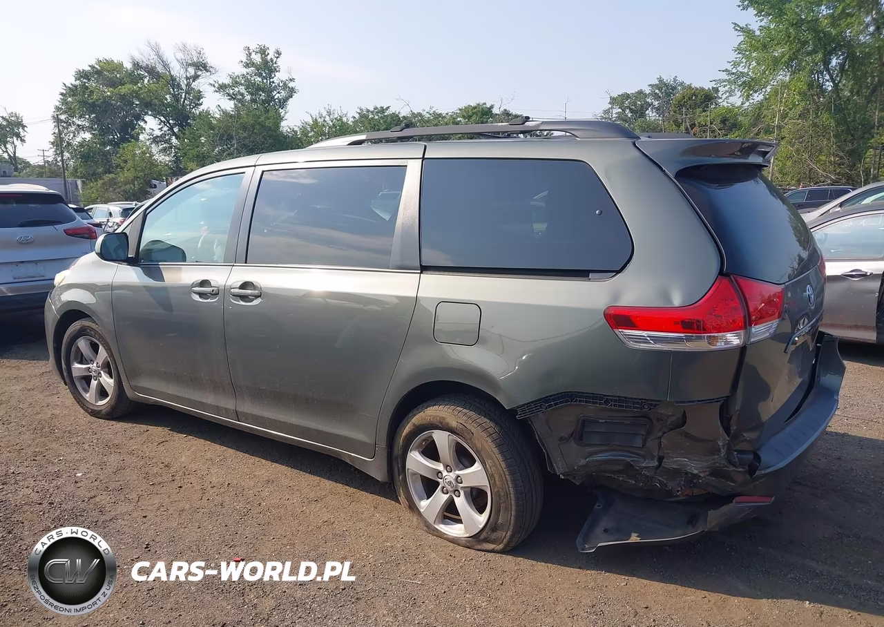 2011 Toyota Sienna Le V6 VIN:5TDKK3DC6BS097813 - 14