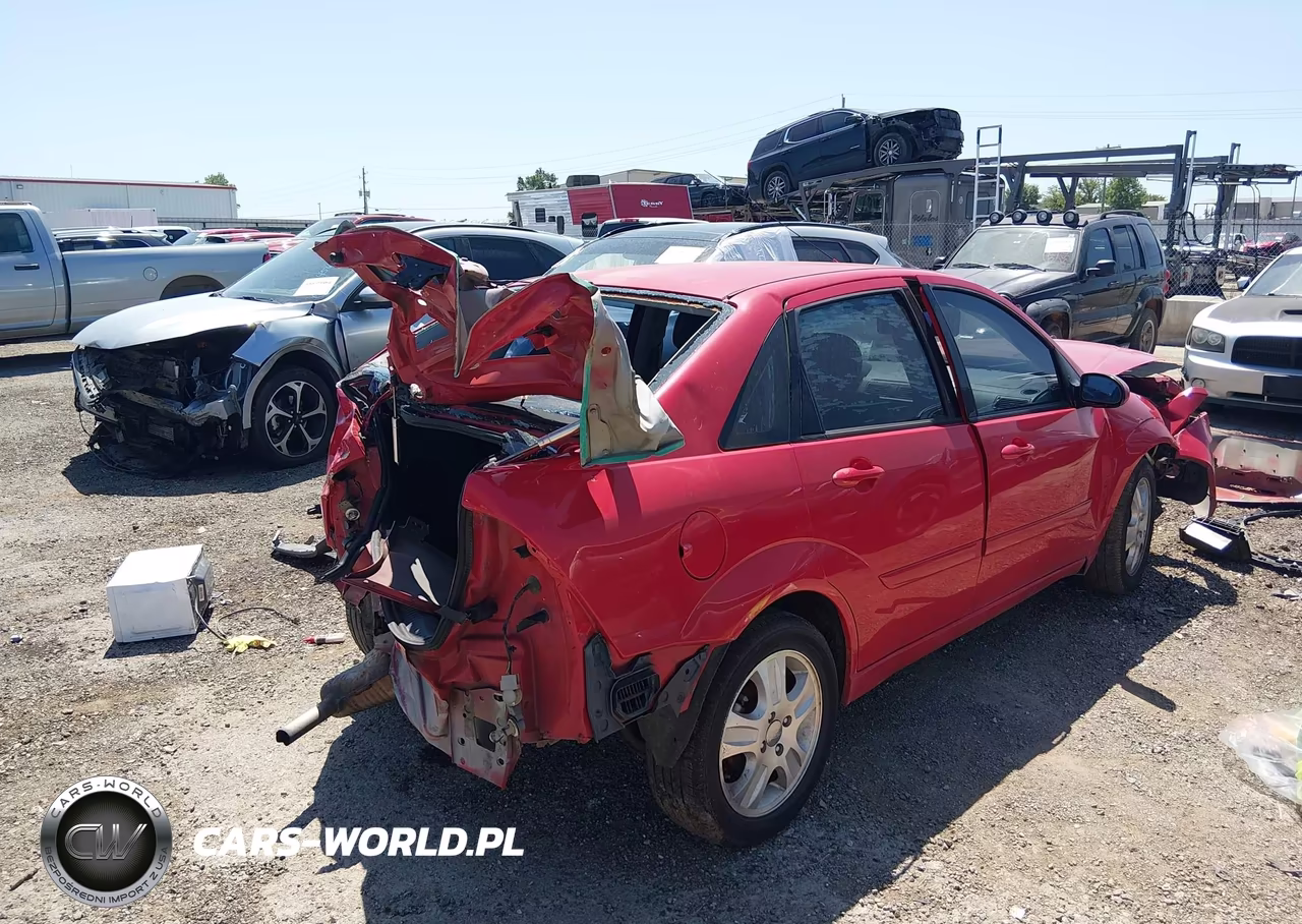 2005 Ford Focus Zx4 VIN:1FAHP38ZX5W156138 - 4