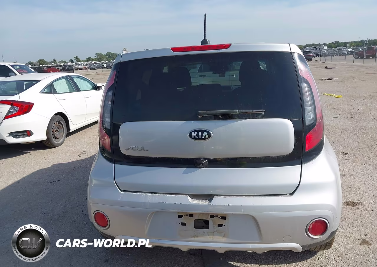 2018 Kia Soul + VIN:KNDJP3A52J7538008 - 17