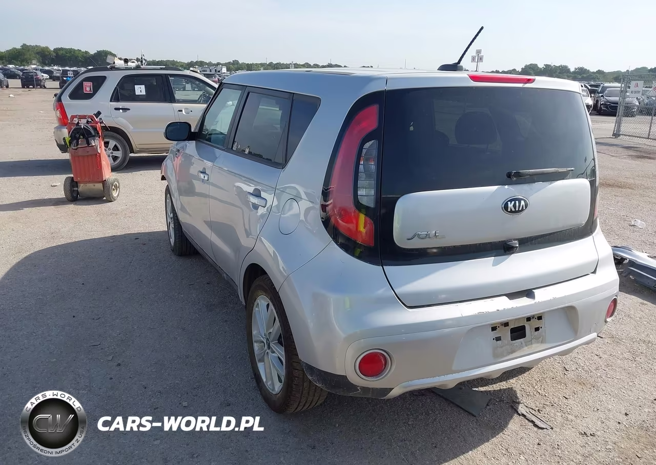 2018 Kia Soul + VIN:KNDJP3A52J7538008 - 3