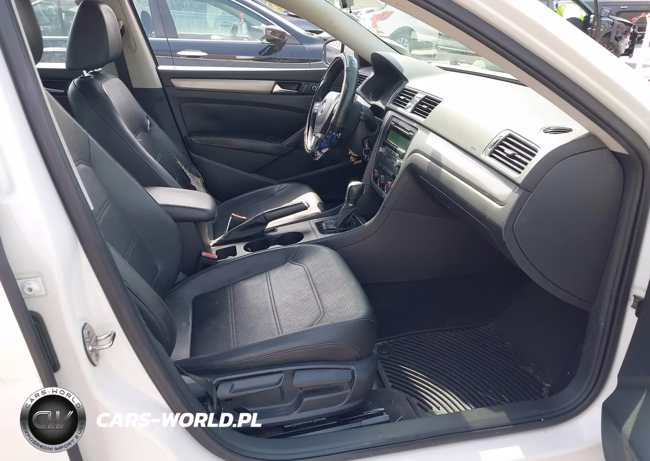 2015 Volkswagen Passat 1.8T Wolfsburg Edition VIN:1VWAS7A38FC019092 - 5