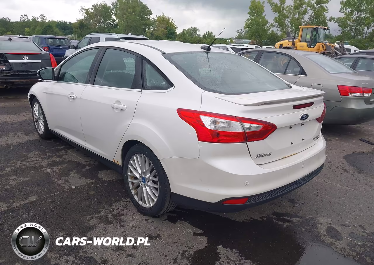 2013 Ford Focus Titanium VIN:1FADP3J20DL113603 - 3