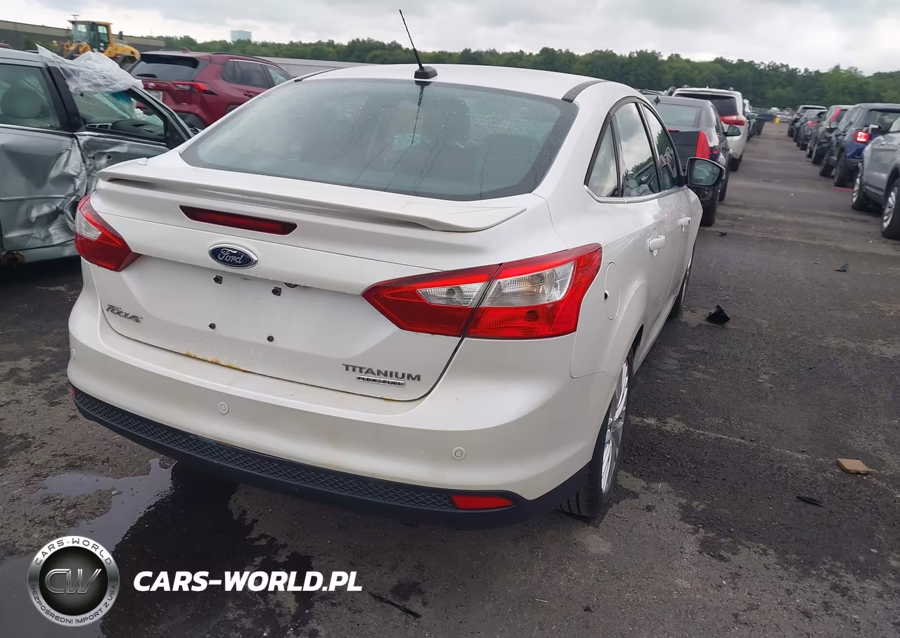 2013 Ford Focus Titanium VIN:1FADP3J20DL113603 - 4