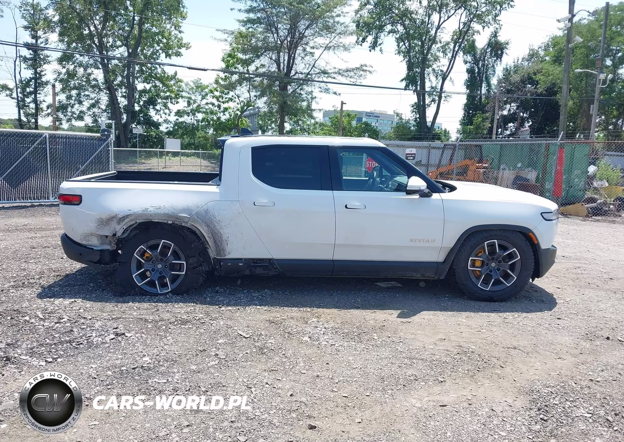 2023 Rivian R1T Adventure Quad Motor Large Pack VIN:7FCTGAAAXPN022973 - 13