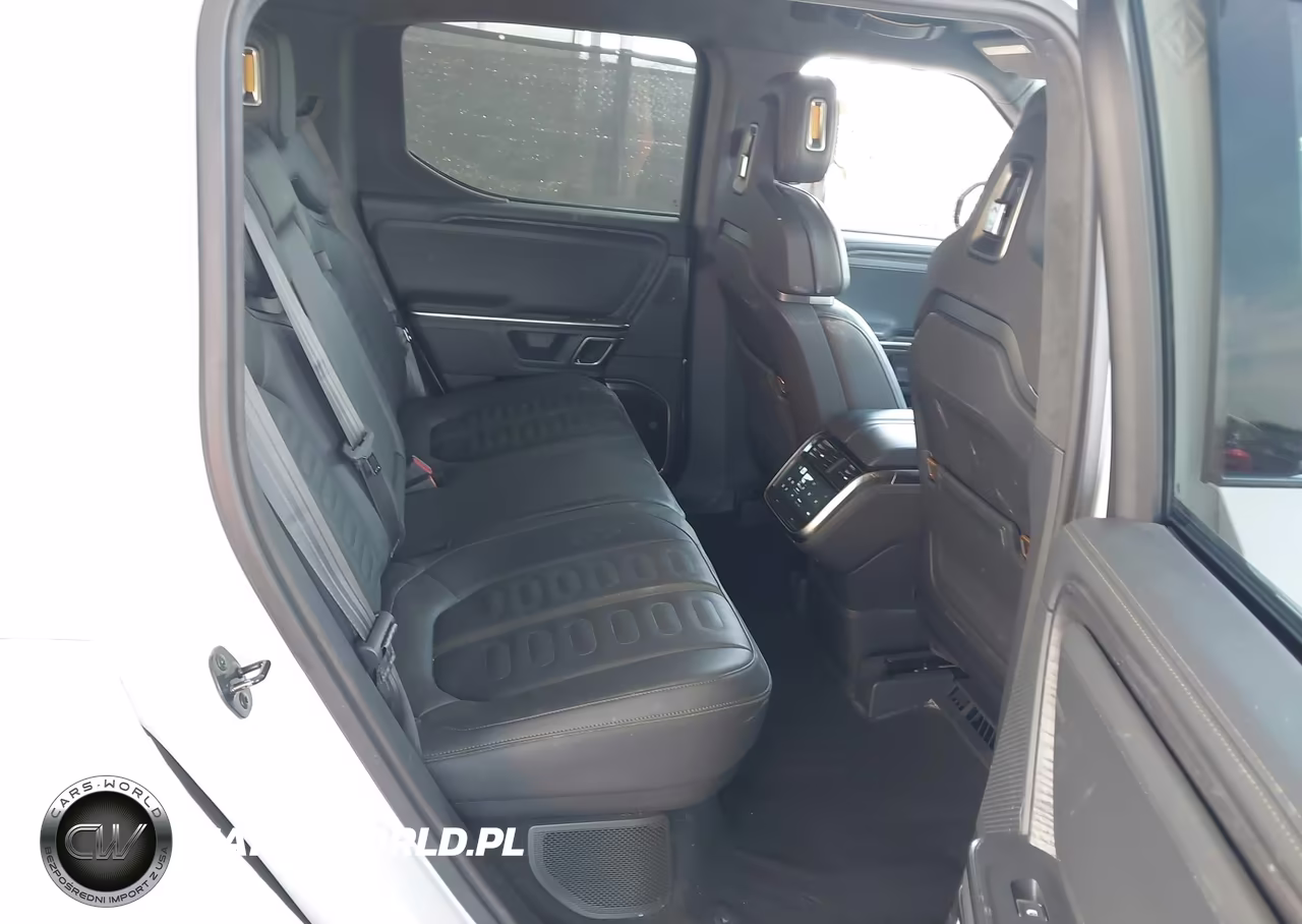 2023 Rivian R1T Adventure Quad Motor Large Pack VIN:7FCTGAAAXPN022973 - 8