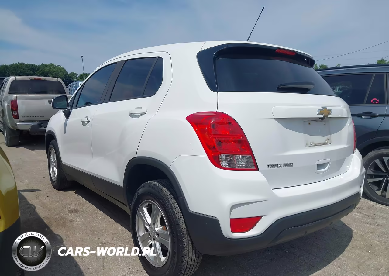 2019 Chevrolet Trax Ls VIN:3GNCJNSB4KL265698 - 3