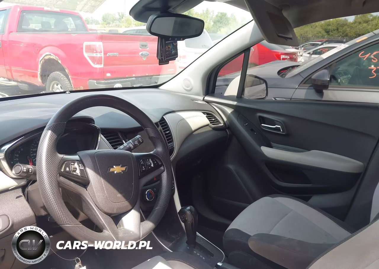 2019 Chevrolet Trax Ls VIN:3GNCJNSB4KL265698 - 5