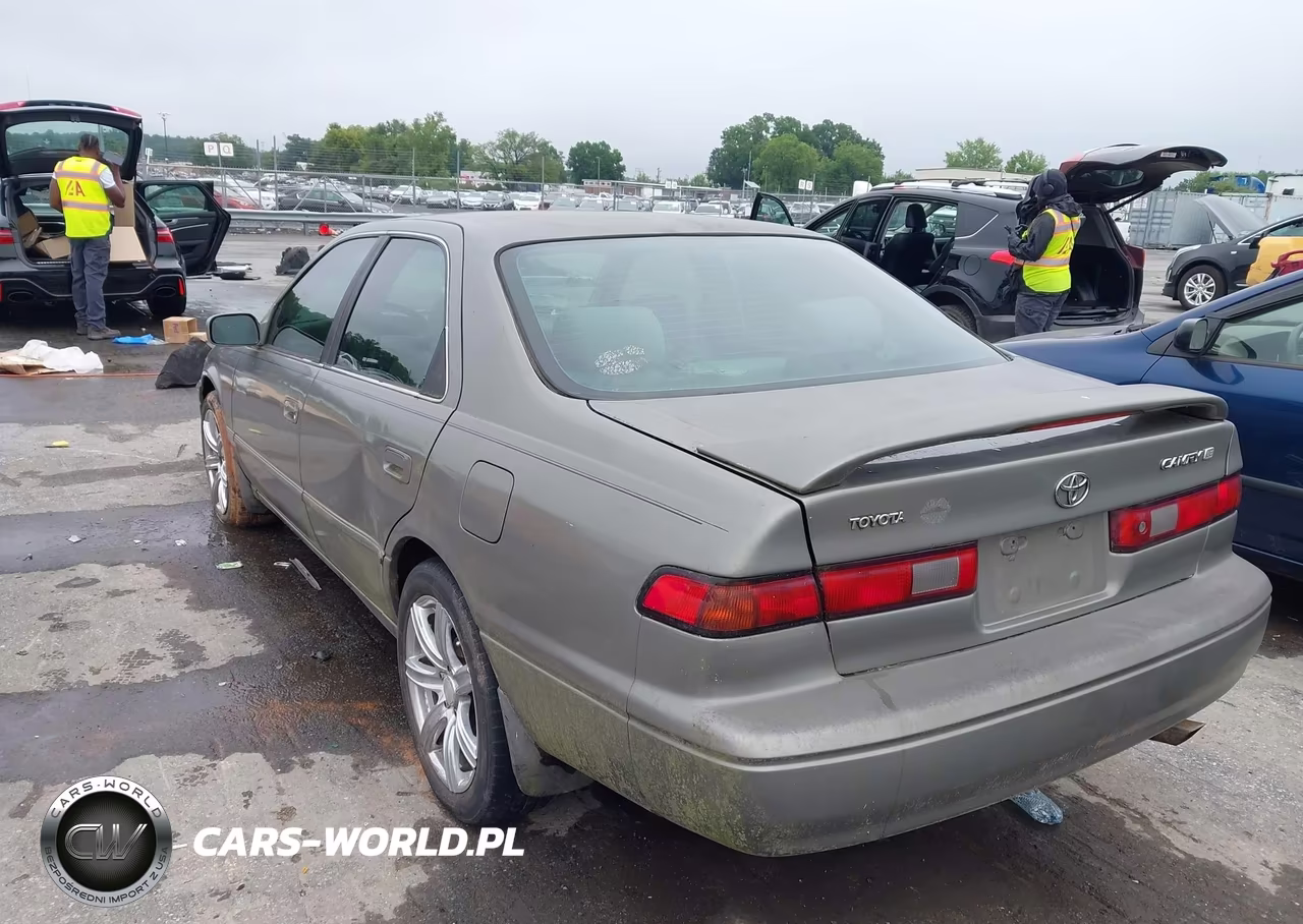 1999 Toyota Camry Le VIN:4T1BG22K9XU577929 - 3