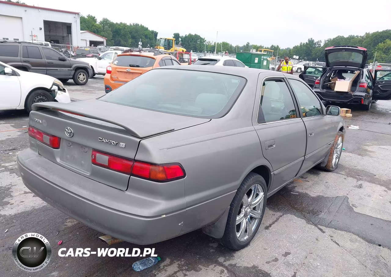 1999 Toyota Camry Le VIN:4T1BG22K9XU577929 - 4