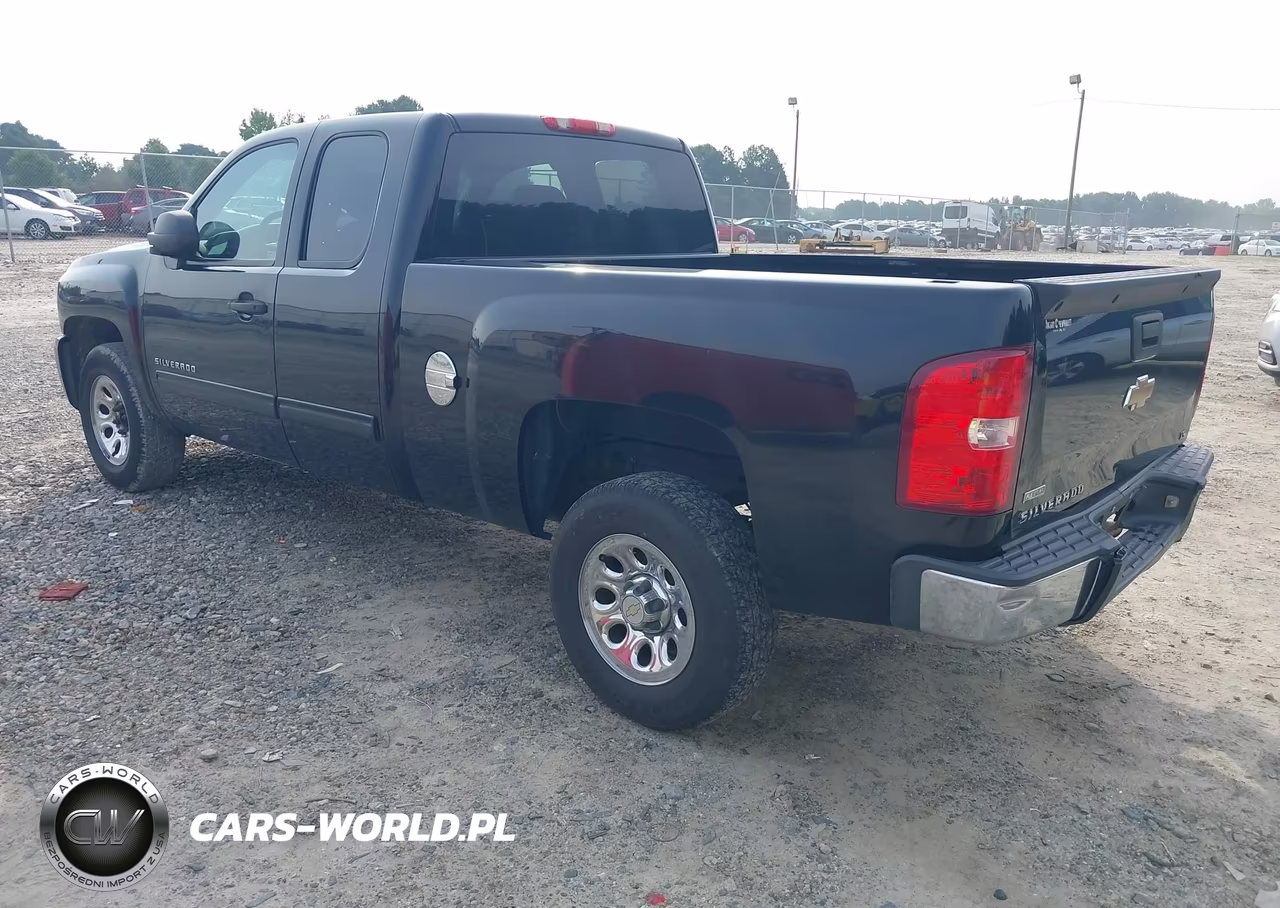 2011 Chevrolet Silverado 1500 Ls VIN:1GCRCREA1BZ444359 - 3
