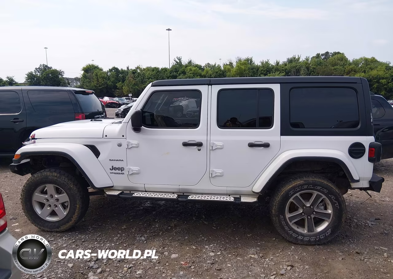 2018 Jeep Wrangler Unlimited Sahara 4X4 VIN:1C4HJXEN4JW211892 - 13