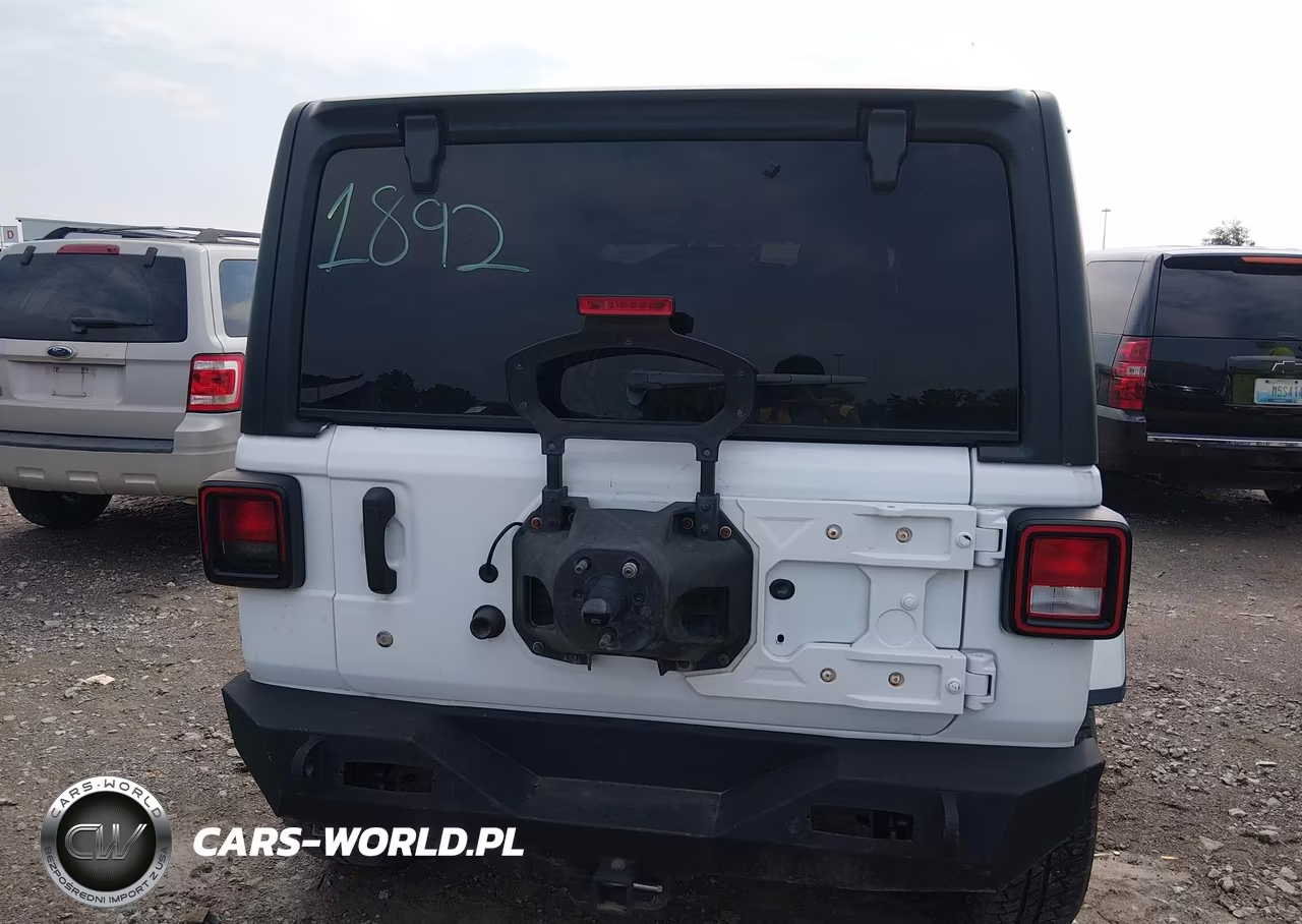 2018 Jeep Wrangler Unlimited Sahara 4X4 VIN:1C4HJXEN4JW211892 - 15