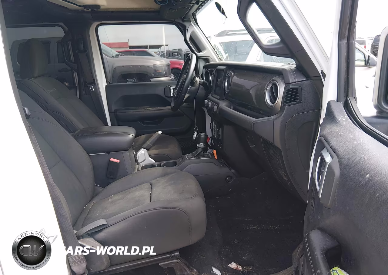 2018 Jeep Wrangler Unlimited Sahara 4X4 VIN:1C4HJXEN4JW211892 - 5