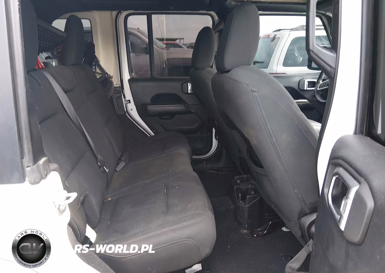2018 Jeep Wrangler Unlimited Sahara 4X4 VIN:1C4HJXEN4JW211892 - 8