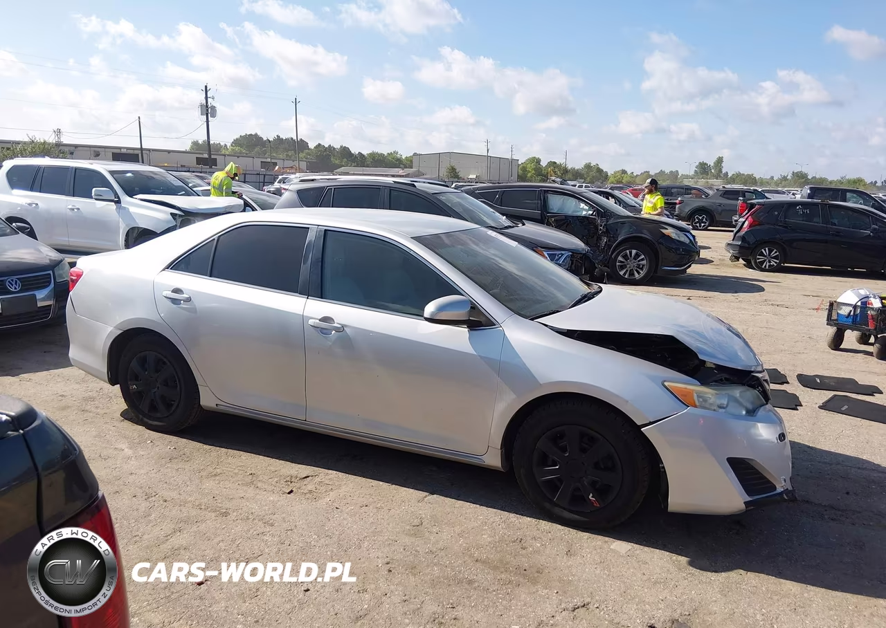 2014 Toyota Camry Le VIN:4T4BF1FK5ER360954 - 13