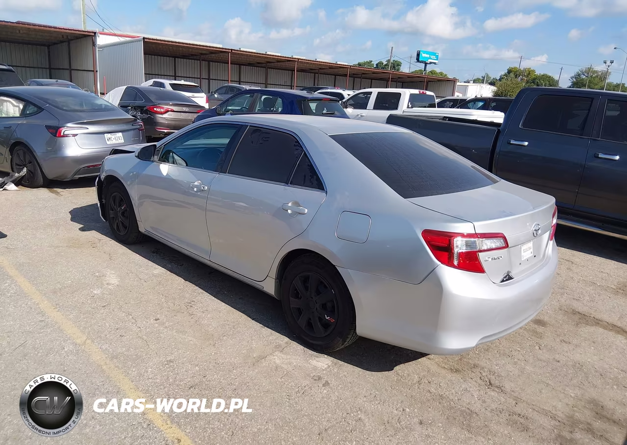 2014 Toyota Camry Le VIN:4T4BF1FK5ER360954 - 3