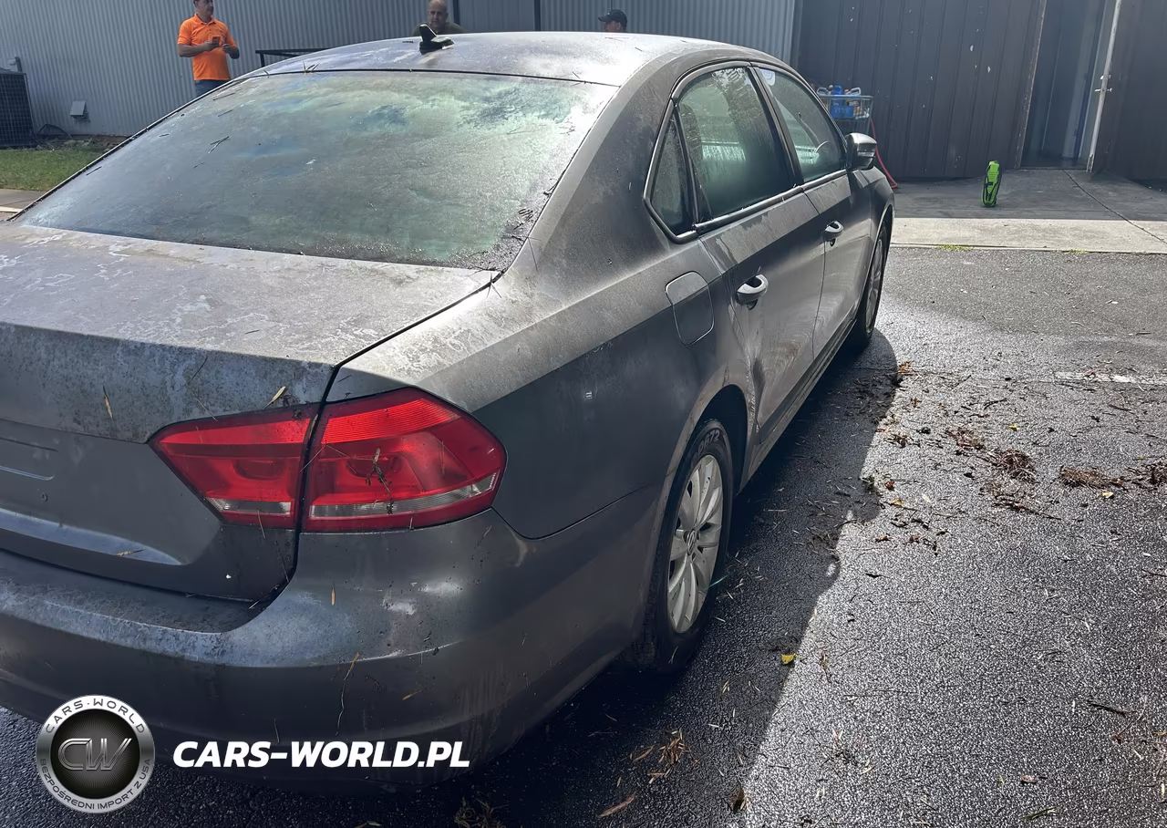 2015 Volkswagen Passat 1.8T Limited Edition VIN:1VWAT7A33FC065040 - 4