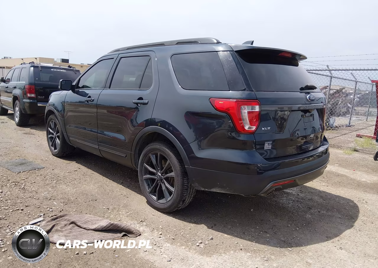 2017 Ford Explorer Xlt VIN:1FM5K7D82HGD84015 - 3