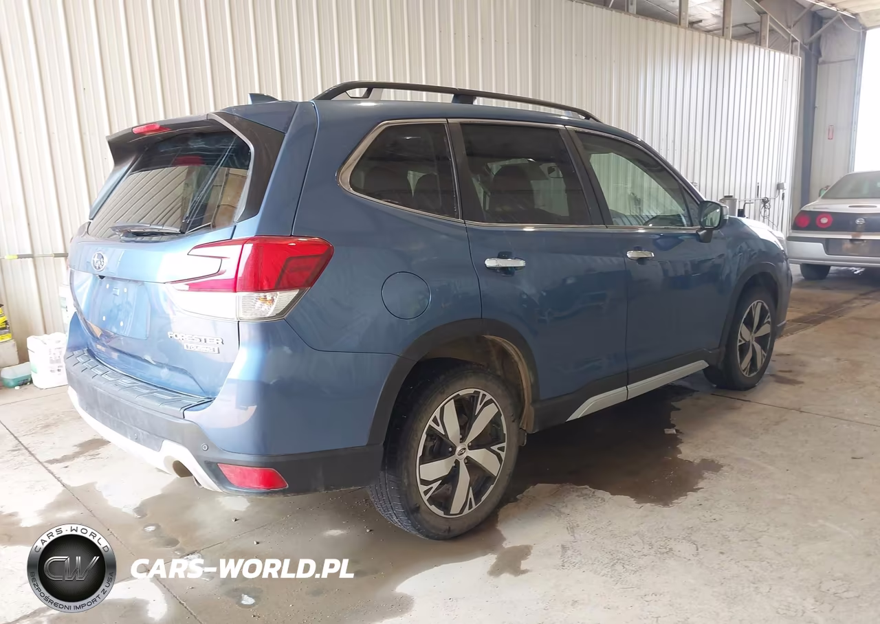 2019 Subaru Forester Touring VIN:JF2SKAWC7KH411203 - 4