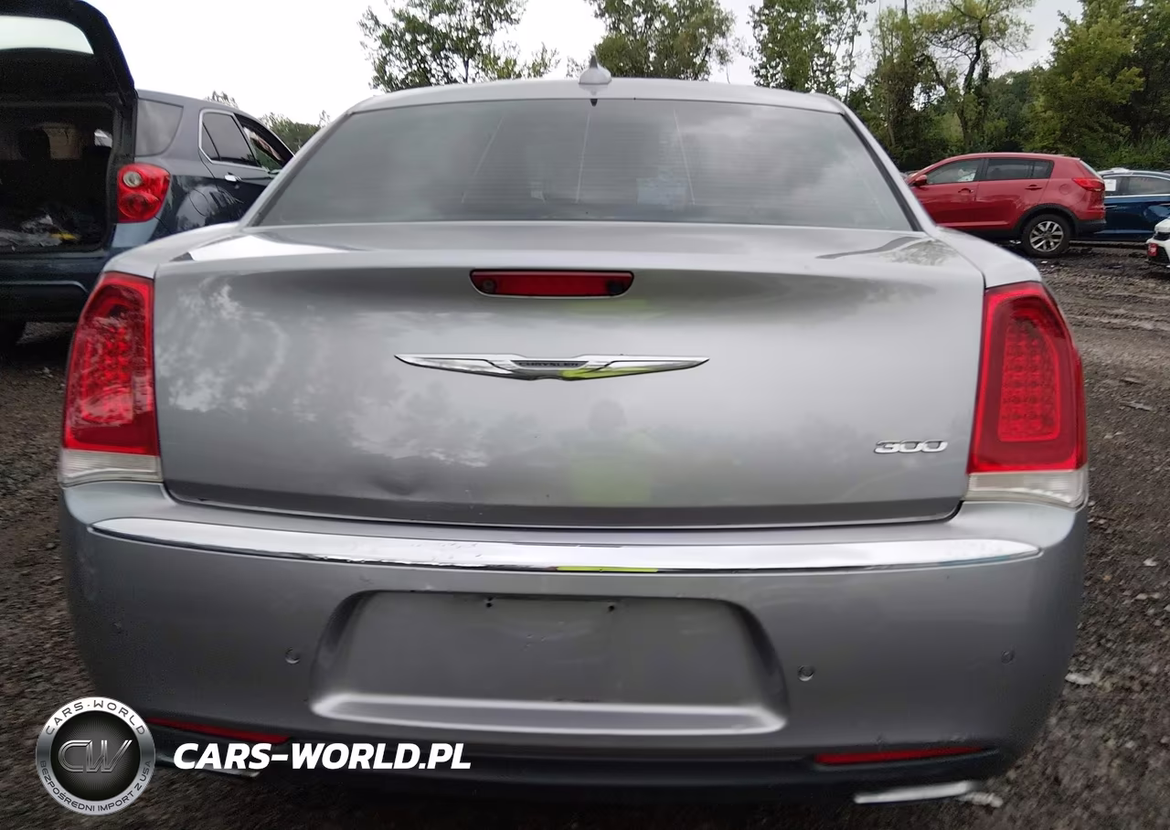 2015 Chrysler 300 Limited VIN:2C3CCAAG3FH921319 - 16