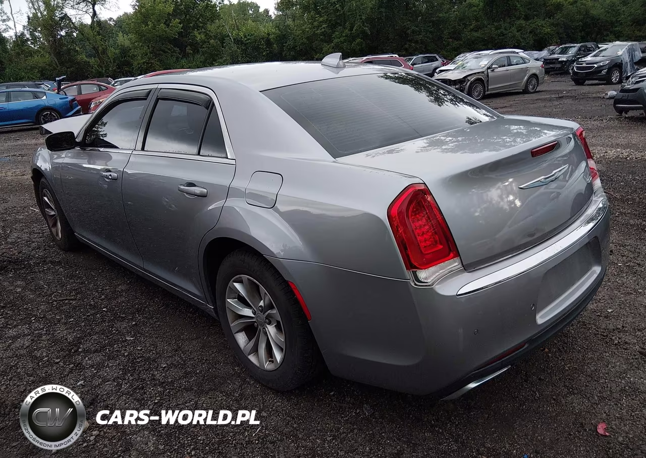 2015 Chrysler 300 Limited VIN:2C3CCAAG3FH921319 - 3