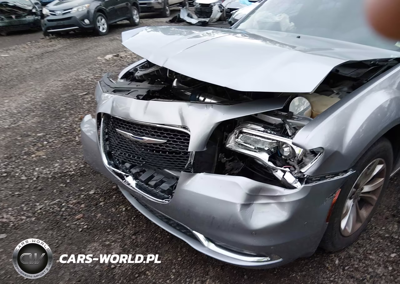 2015 Chrysler 300 Limited VIN:2C3CCAAG3FH921319 - 6