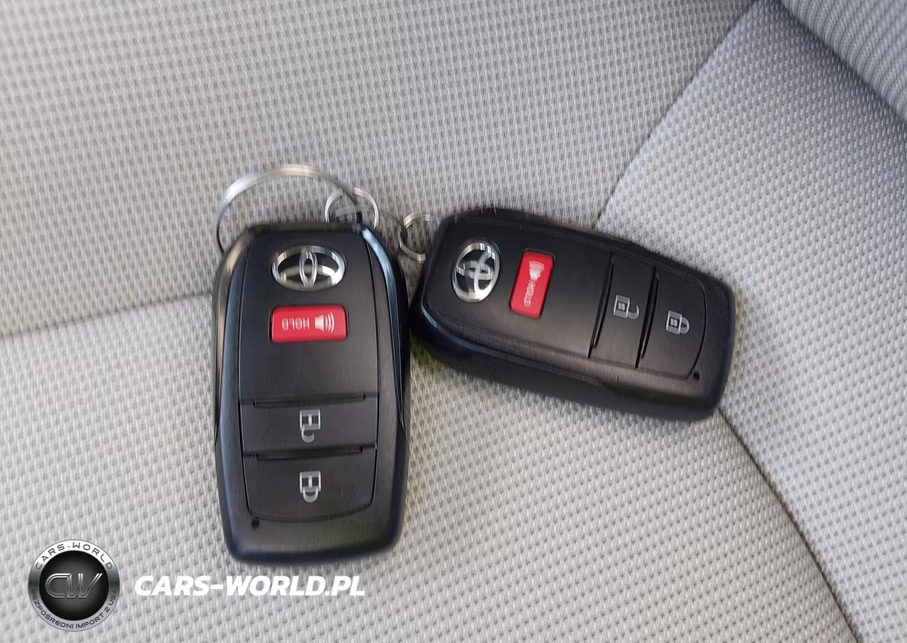 2026 Toyota Corolla Cross Le VIN:7MUCAABGXTV176135 - 11