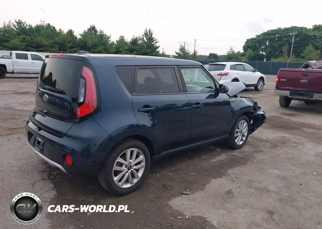 2018 Kia Soul + VIN:KNDJP3A51J7543748 - 4