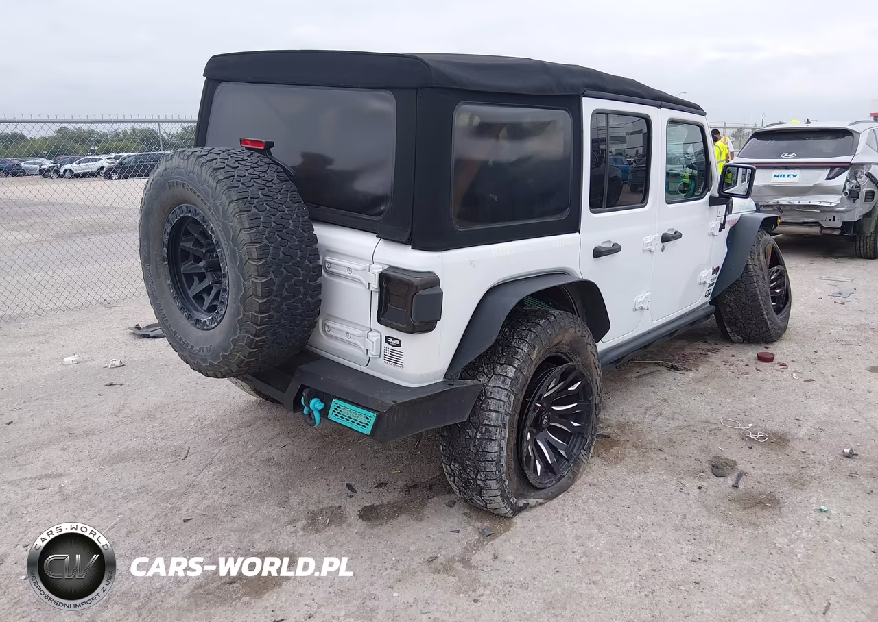 2018 Jeep Wrangler Unlimited Rubicon 4X4 VIN:1C4HJXFG9JW212729 - 4