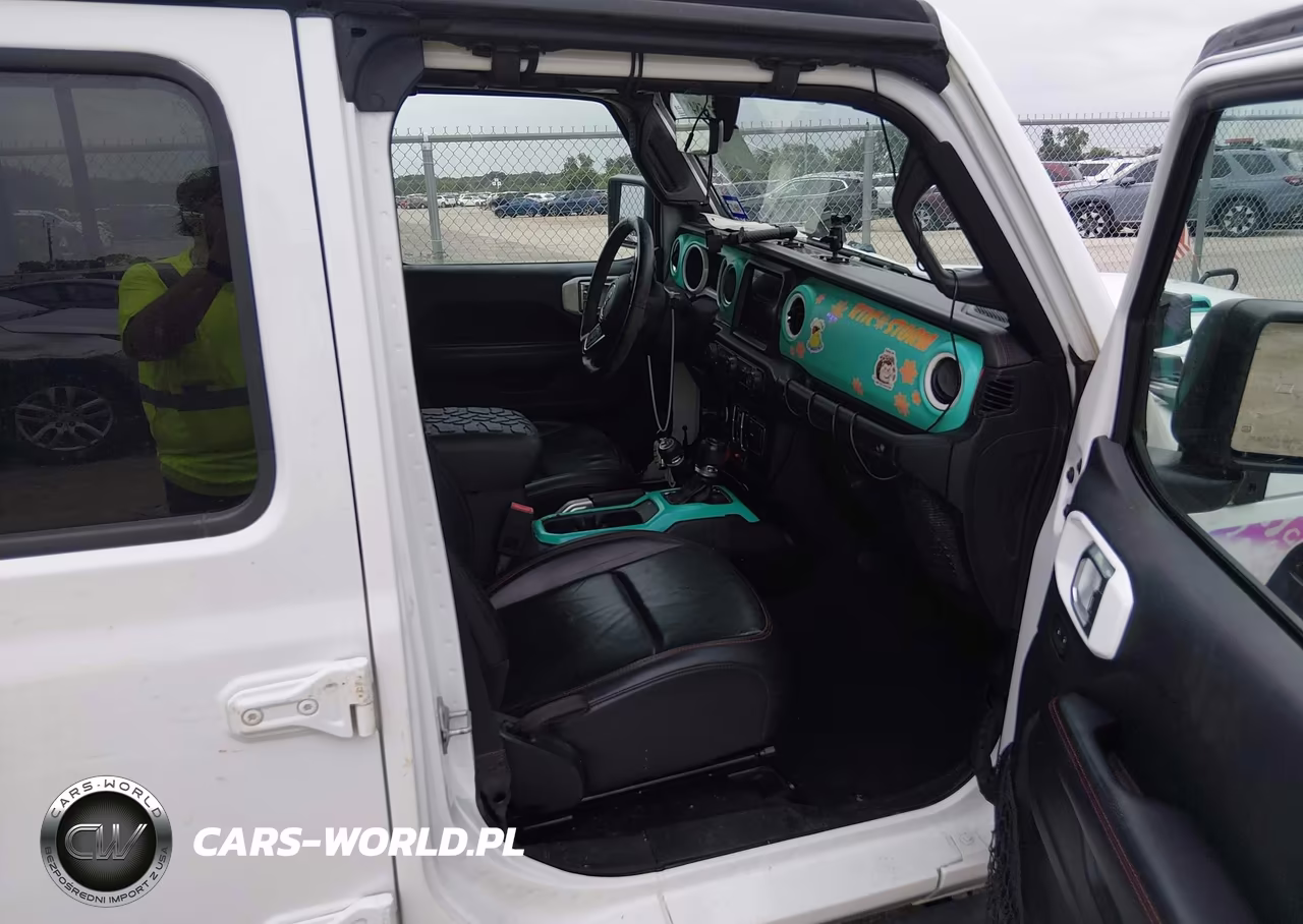 2018 Jeep Wrangler Unlimited Rubicon 4X4 VIN:1C4HJXFG9JW212729 - 5