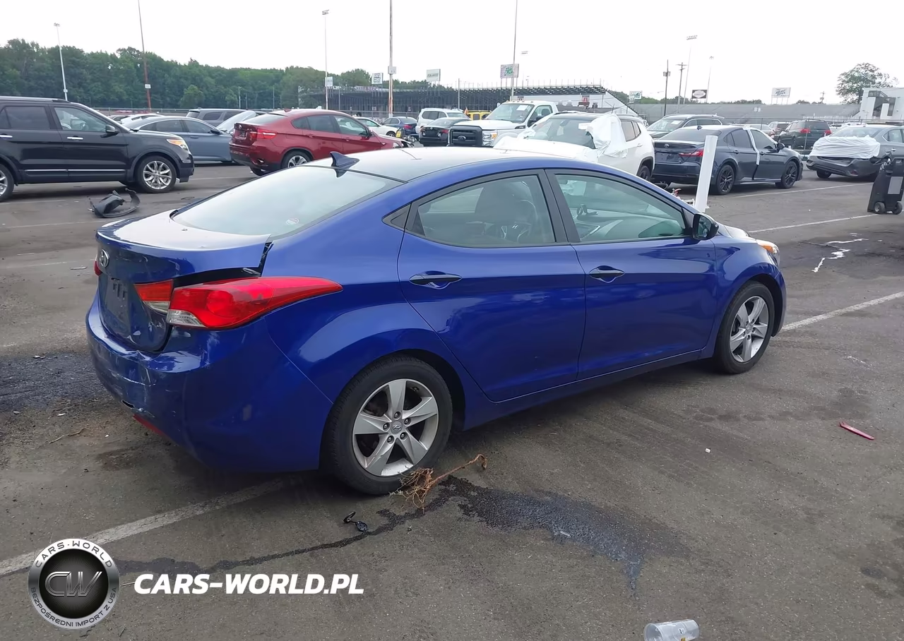 2011 Hyundai Elantra Gls VIN:5NPDH4AE5BH040270 - 4